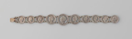 Silver bracelet of ten Dutch coins