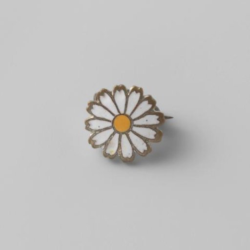 Brooch in the shape of a daisy
