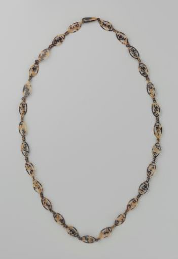 Necklace with links of wayang puppets cut out of imitation tortoiseshell