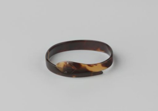 Bracelet carved from imitation tortoiseshell