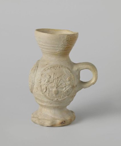 Beaker 'trichterhalsbecher' with the Annunciation, the Crucifixion and the Resurrection