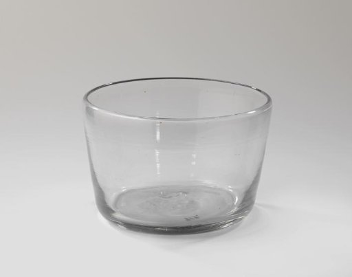 Bowl with smooth wall and bottom