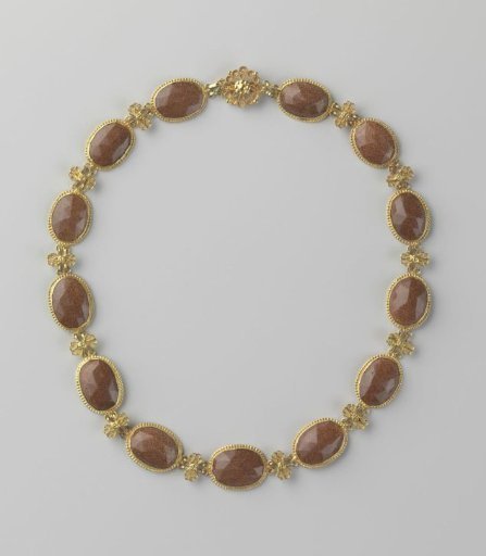 Boat necklace; necklace of gold and goldstone