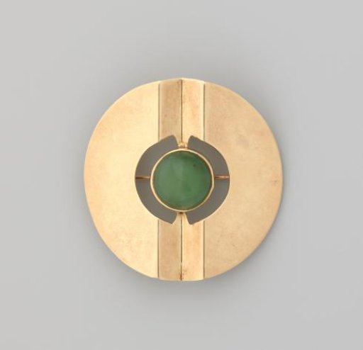 Round gold brooch with a central round jade