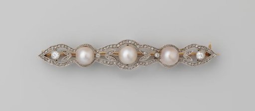 Brooch of white gold set with pearls and diamonds