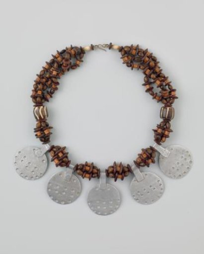 Necklace of aluminum and seeds