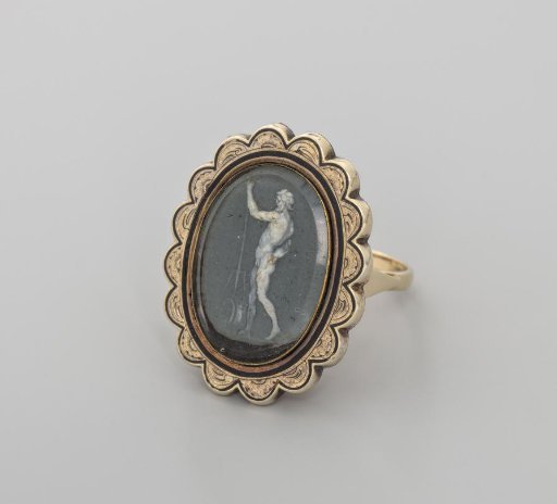 Gold ring with a cameo