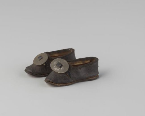 Shoe of black leather