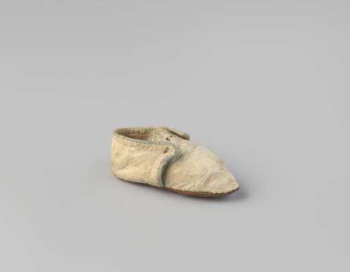 Shoe of white leather
