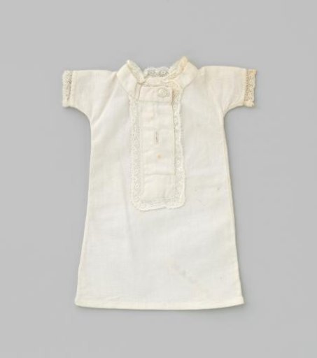 Plain white shirt with short sleeves
