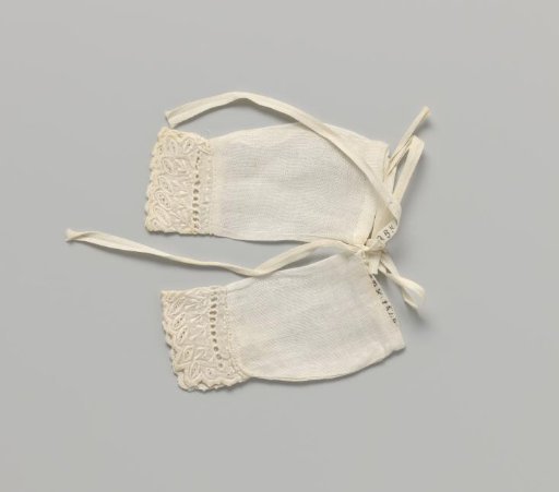 White sleeves with needle lace at the ends