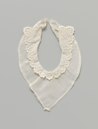 White collar with scalloped edge needle lace
