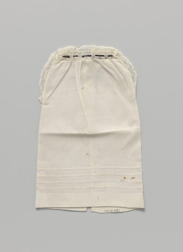 Sleeveless shirt trimmed with lace