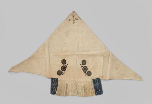 Collar of pleated lace with blue rectangles at the ends