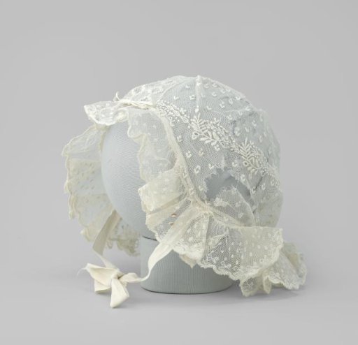 Cap of white tulle with loops and continuous embroidered branch
