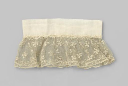 Sleeve of white tulle with a straw pattern