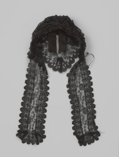 Black cap of machine-made tulle (bonnet coiffure)