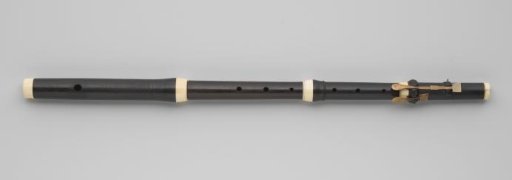 Transverse flute with a C-foot