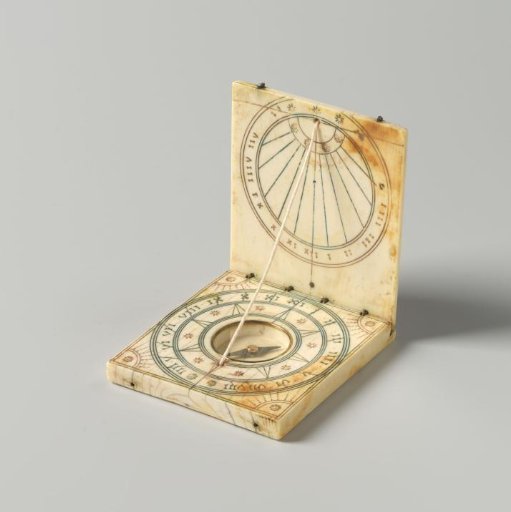 Sun-dial compass with Madonna Hodegetria