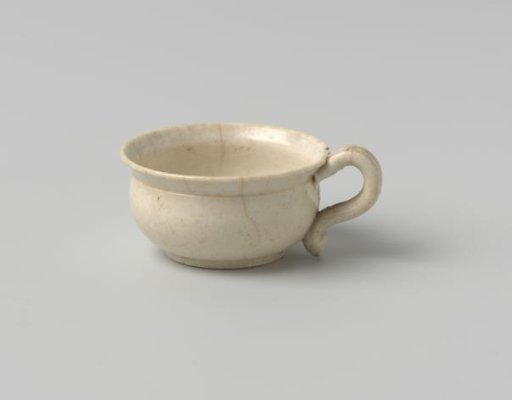Spout of white glazed porcelain