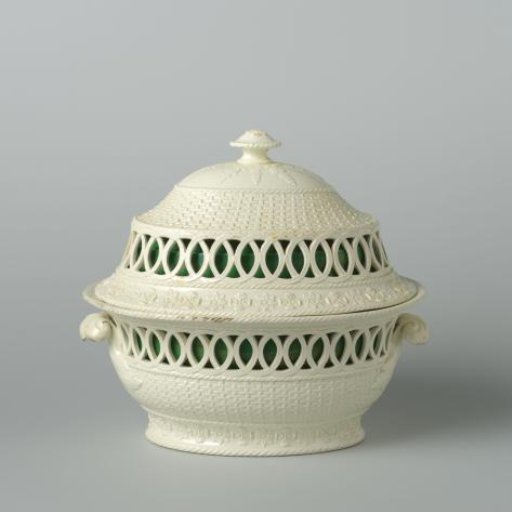 Lid with lid and inner dish