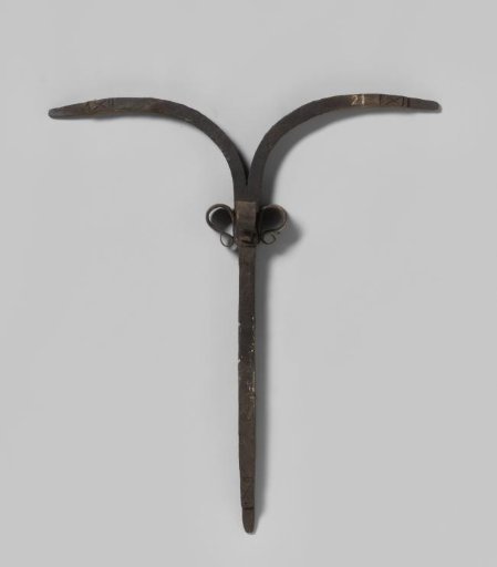 Slide of a wall anchor from a house in Arnhem
