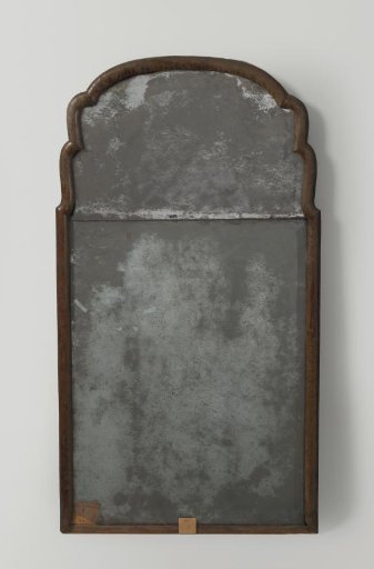 Mirror in Queen Anne style, in a walnut frame