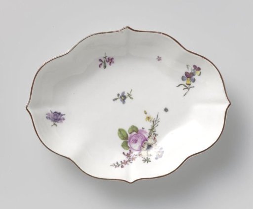 Scallop or Pattipan, Colorfully Painted with Flower Bouquets and Straw Flowers