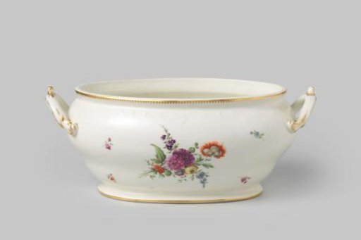 Soup tureen of porcelain