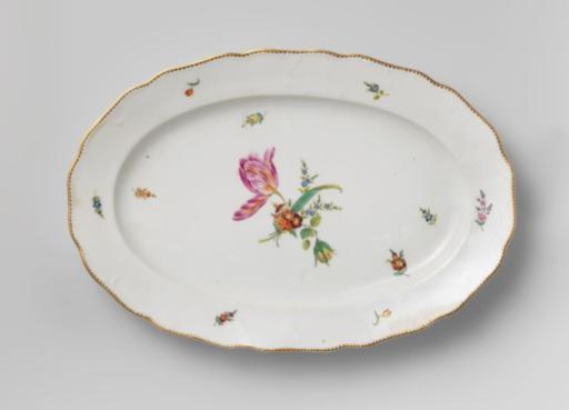 Plate of porcelain