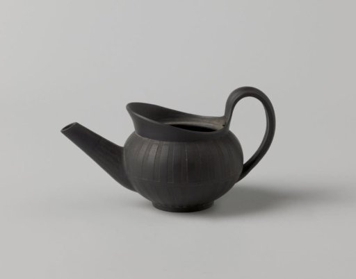 Teapot of earthenware, Wedgwood Black Basalt