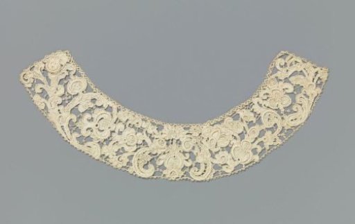 Collar of needle lace with flowers and C-scrolls