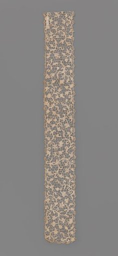 Cap flap of flat Venetian lace (point plat de Venise)