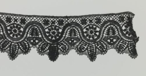 Strip of bobbin lace with deep wave line