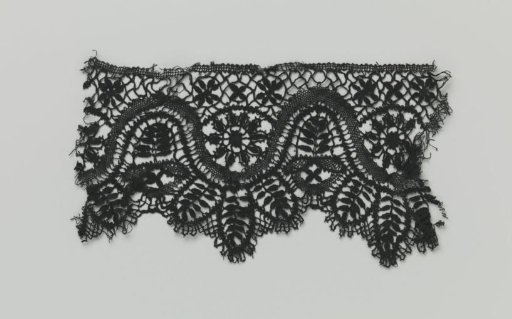 Strip of bobbin lace with deep wave line