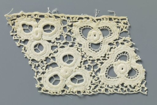 Strip of crocheted lace with five-pointed stars and flowers made with open circles