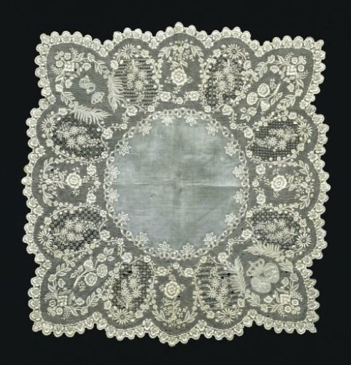 Handkerchief of lace embroidery on batiste with the alliance arms of the Netherlands-Württemberg and the crowned S