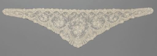 Scarf of needle lace with pear-shaped medallions