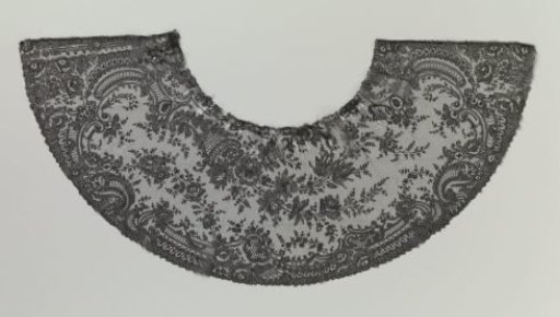 Fan leaf of black bobbin lace with horn of plenty