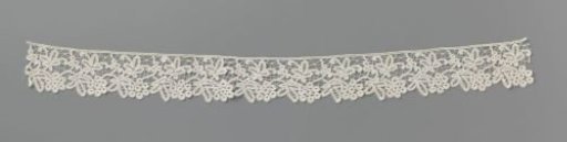 Strip of bobbin lace with grape clusters