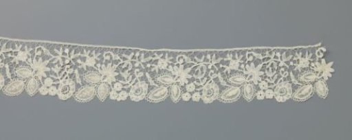 Strip of bobbin lace with grape clusters