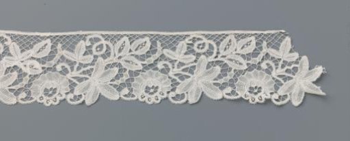 Strip of bobbin lace with five-leaf