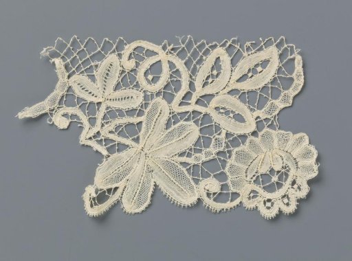 Strip of bobbin lace with five-leaf pattern