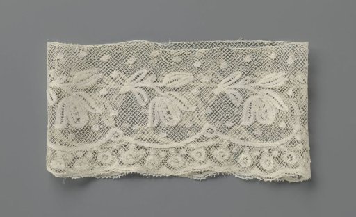 Cuff of bobbin lace with hanging tulip