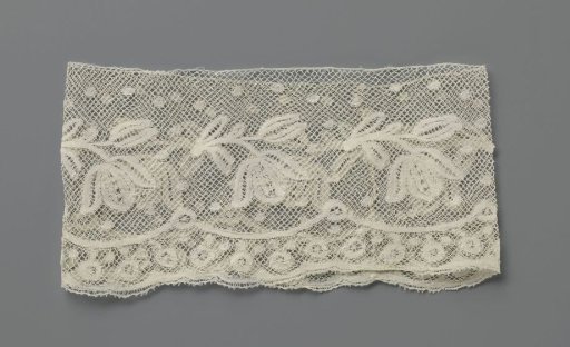 Cuff of bobbin lace with hanging tulip