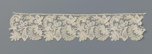 Strip of bobbin lace with aster