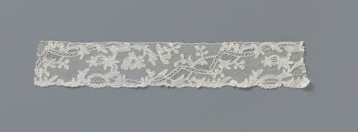 Bobbin lace cap band with zigzag riviére