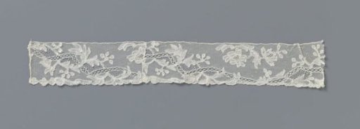 Bobbin lace cap band with zigzag riviére