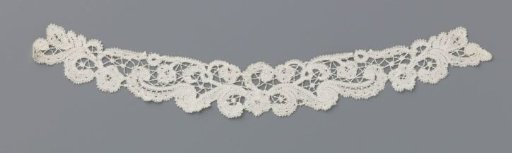 Guimpe of bobbin lace with symmetrical volute pattern