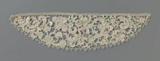 Cuff of needle lace with bows